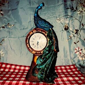 Peacock mantle decorative clock